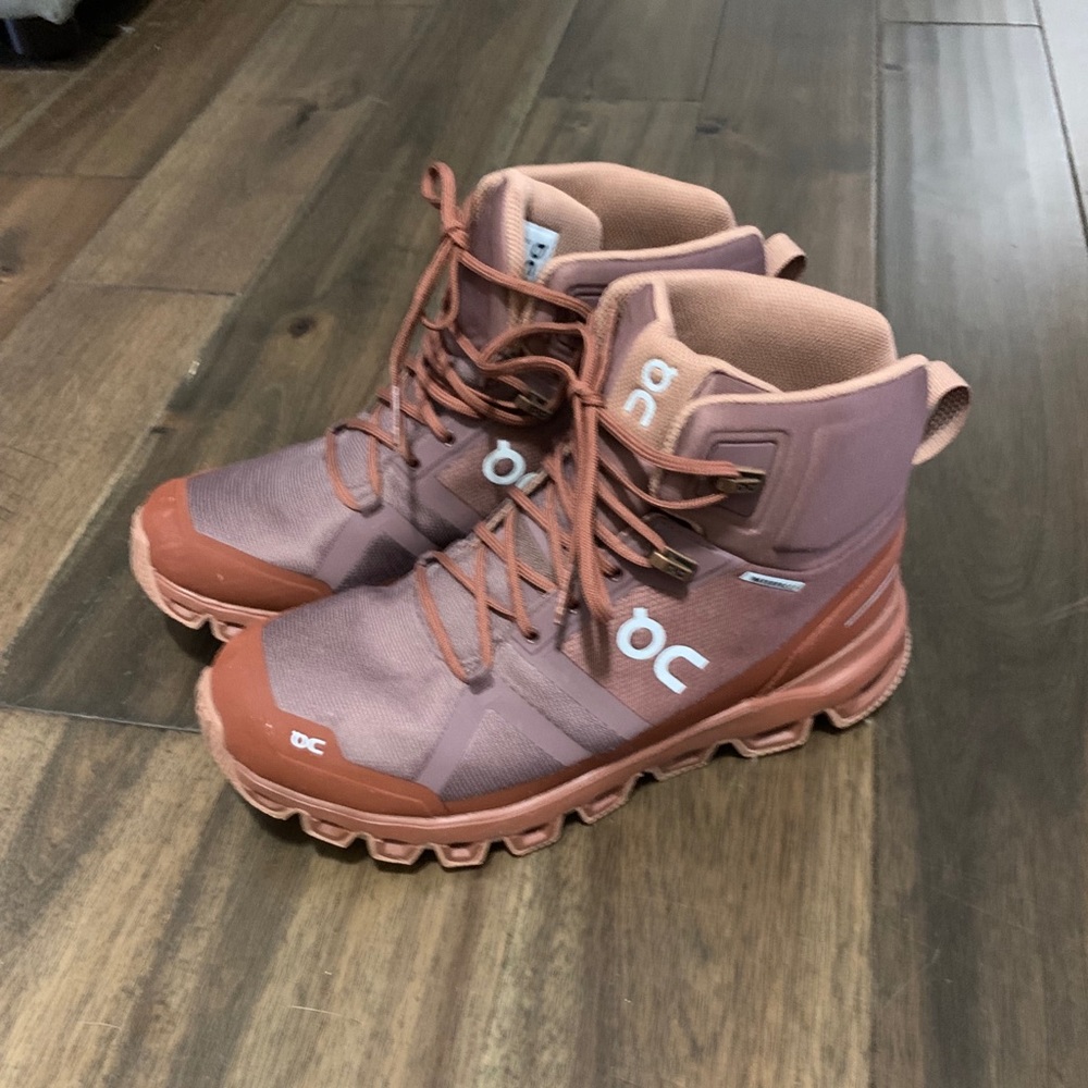 OnCloud Cloudrock Waterproof size 7.5 Women